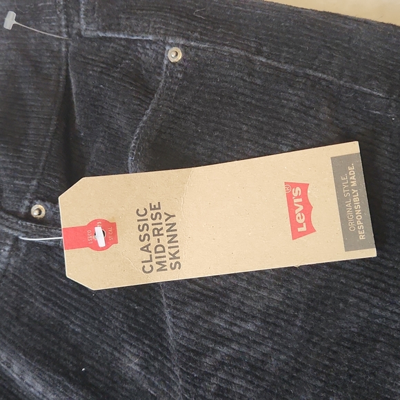 LEVI'S CORDUROY WOMENS JEANS CLASSIC MID-RISE SKINNY  SIZE 28×30 BLACK COLOR NEW - Picture 6 of 15